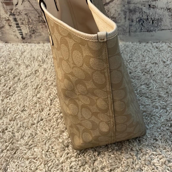 COACH SIGNATURE REVERSIBLE ROAD TRIP NEW YORK CITY TOTE - Picture 8 of 10